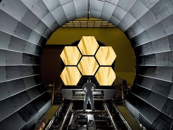 Podróż w głąb kosmicznych przestrzeni: Teleskop Jamesa Webba i jego możliwości